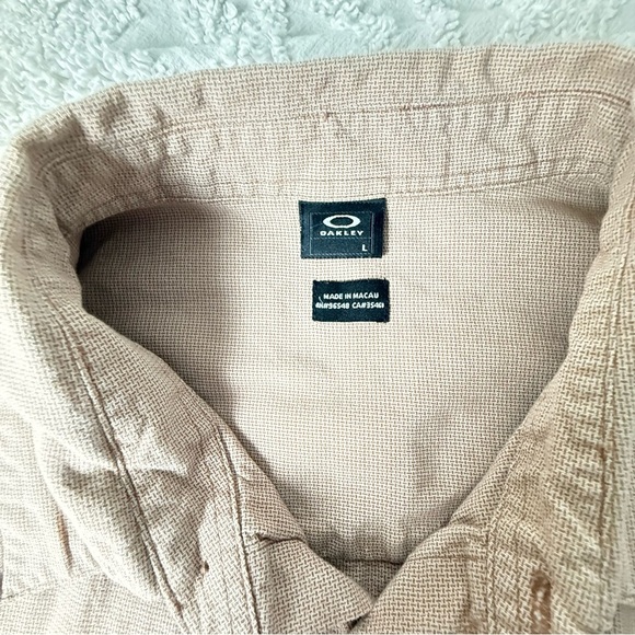 Oakley Men's  Casual Button Down Shirt - Picture 3 of 6